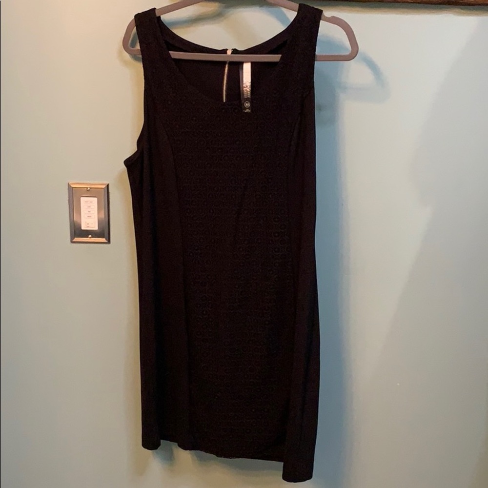 Black woven front Kensie dress